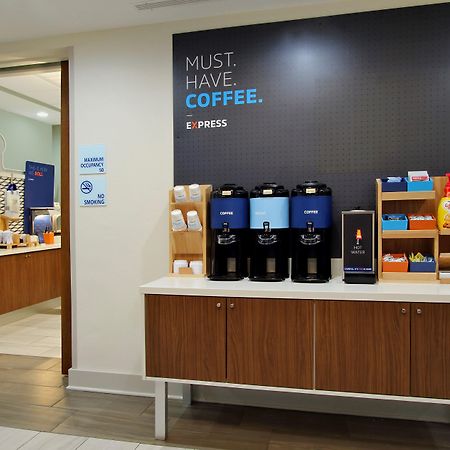 摩根敦智选假日酒店 外观 照片